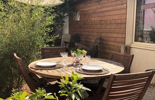 Besancon Appartement | - Le Patio - Calme, Chaleureux, Unique
