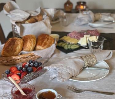 Verzeille Lit Et Petit-Déjeuner | Le Patio Des Senteurs