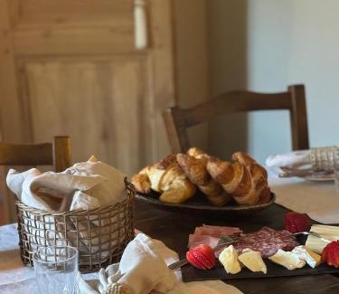 Verzeille Lit Et Petit-Déjeuner | Le Patio Des Senteurs