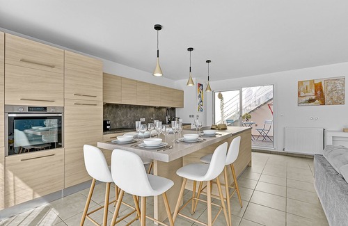 Guilhemery Appartement | LE PATIO GUILHEMERY - Trois Chambres Appartement, Couchages 6