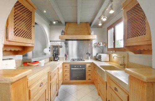 Ontex Maison | Le petit belvédère chalet avec piscine & vue lac