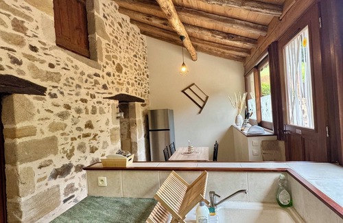Sainte-Colombe Maison | Le Petit Berger - gîte rural cosy avec piscine privé et terrain clôturé privatif