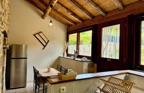 Sainte-Colombe Maison | Le Petit Berger - gîte rural cosy avec piscine privé et terrain clôturé privatif