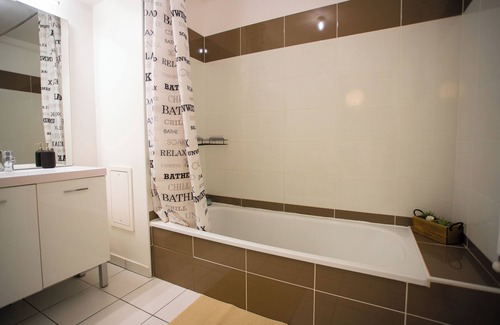 Vaulx-en-Velin Appartement | Le petit coin chaleureux - T2 40m2 - Proche Eurexpo/Groupama stadium/LDLC Arena