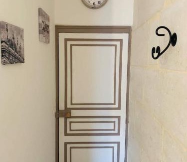 Centre Ville Appartement | Le Petit Cosy Centre ville - WIFI - Parking (idéal couple, voyages d'affaire étudiant)
