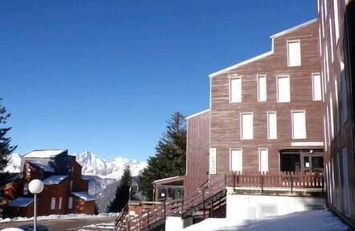 Guzet Neige Appartement | Le Petit Nid rouge et sa vue sur les Montagnes 🌹, Le petit Nid Rouge