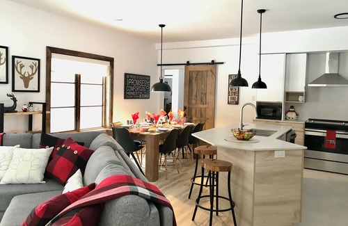 Mont-Tremblant Copropriété | Le Plateau 204-1 Ski-in Ski-out (CONDO NEUF)