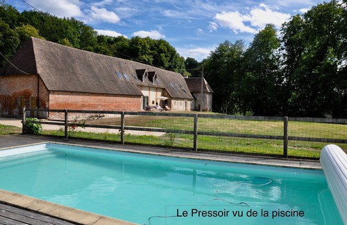 Livarot Maison | Le PRESSOIR DE NEUVILLE EN PLEIN COEUR DU PAYS D'AUGE AVEC PISCINE CHAUFFÉE