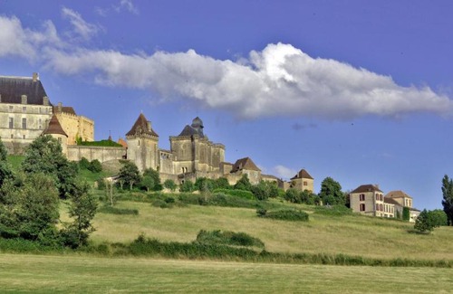 Biron Lit Et Petit-Déjeuner | Le Prieuré du Château de Biron