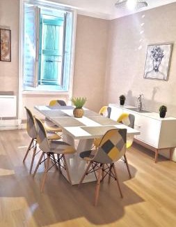 Saint-Laurent-sur-Saone Appartement | Le Rétro - Appartement 2 chambres confortable et calme - Proche de toutes commodité - Stationnement facile à proximité
