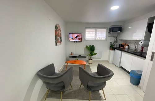 Bobigny Appartement | Le refuge coloré à 15 minutes de Paris