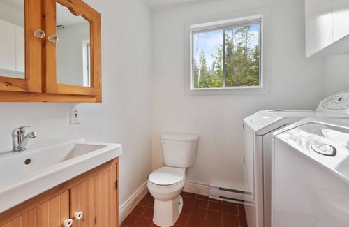 Notre-Dame-de-Bonsecours Maison | Le Refuge de la Rivière - Near Parc Omega