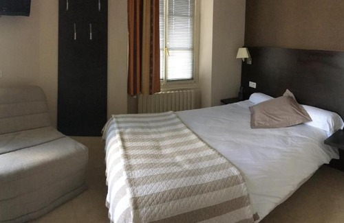 Saint-Quentin-les-Anges Hôtel | Le Relais