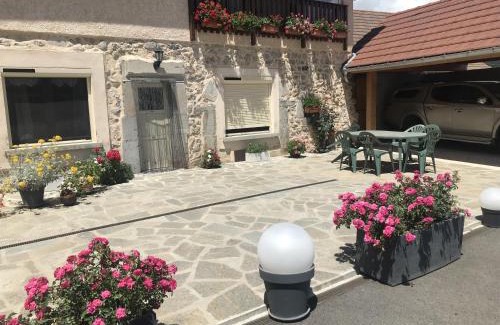 Le Glaizil Lit Et Petit-Déjeuner | Le Rocher des Ducs, vue sur montagne, abris voitures et motos