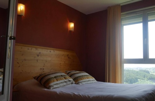Montmelard Hôtel | Le Saint Cyr