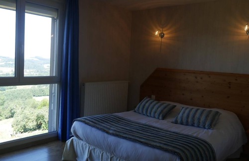 Montmelard Hôtel | Le Saint Cyr