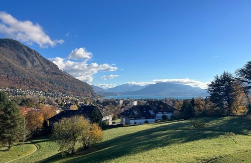 Annecy-le-Vieux Appartement | Le Sainte Anne- appartement avec vue Lac.