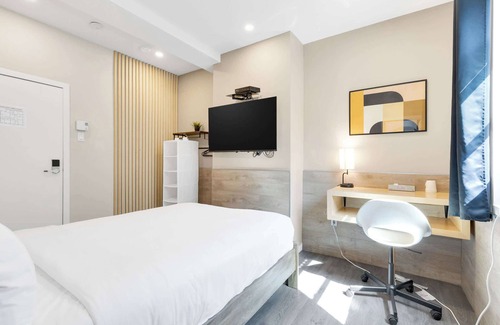 Quartier des Spectacles Hôtel | Welcome to ''Sand & Stone Hotel''. Charming 1 bdrm