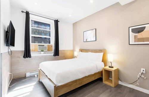 Quartier des Spectacles Hôtel | Welcome to ''Sand & Stone Hotel''. Charming 1 bdrm