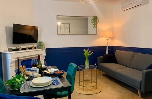 La Gare Appartement | Le Saphir - Appartement Chic à Proximité de la Gare Dans une rue Calme !