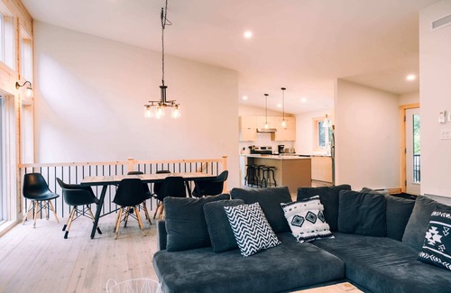 St-Adolphe-d'Howard Chalet De Ski | Le Scandinave - Nordic Chalet w/Spa