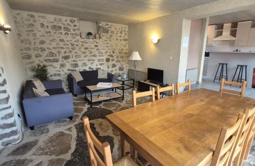 Villeneuve Maison | Le Soleil - Authentique - À 10 m du Château