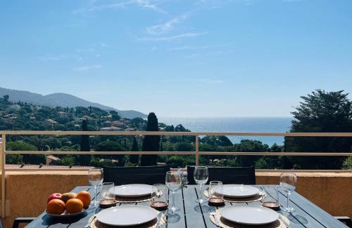 Le Lavandou Appartement | Le Soleil Bleu - Calme, Terrasse et Vue Mer
