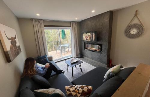Saint-Faustin-Lac-Carre Appartement | Le Sous-Bois 1322 Billard et Spa