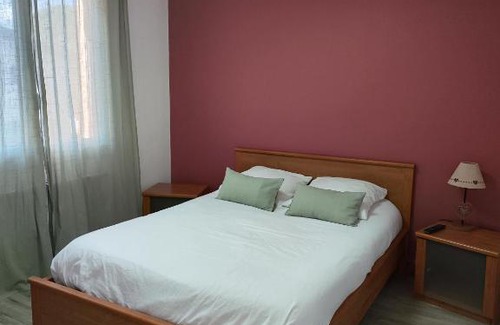 Beaumont-sur-Leze Hôtel | LE SPORTING
