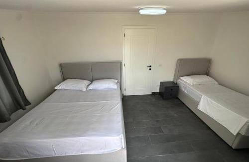 Kamez Maison | Le stanze Della Luna