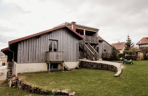 Les Hopitaux-Vieux Appartement | Le Suchet apartment in a 1798 Comtoise farmhouse