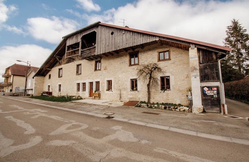 Les Hopitaux-Vieux Appartement | Le Suchet apartment in a 1798 Comtoise farmhouse