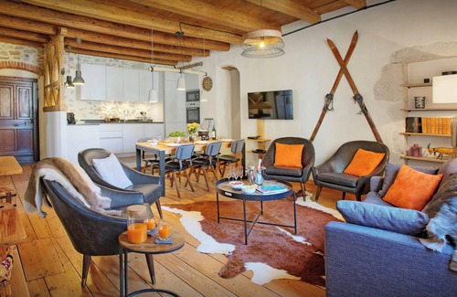 Annecy Old Town Chalet De Ski | Le Swansdoors - appartement séjour 6p proche lac d'Annecy - OVO Network