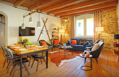 Annecy Old Town Chalet De Ski | Le Swansdoors - appartement séjour 6p proche lac d'Annecy - OVO Network