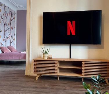 Zentrum-Nordwest Appartement | LE Vacation Arena Apartment, Küche, Parkplatz, Netflix, Free TV