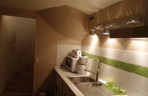 Le Vesinet Maison | Le VESINET- Paris à 2 pas- PETITE MAISON-ATELIER d'Artiste, charme et verdure.