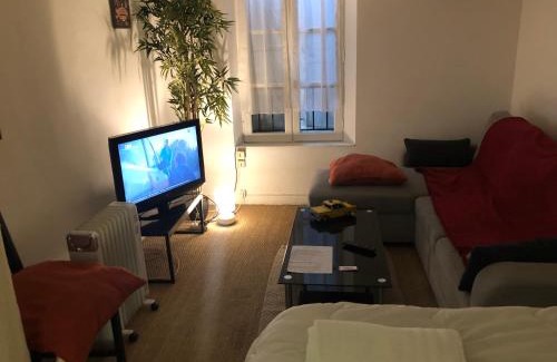Aurillac Appartement | Le Victor Hugo 3D et sa pizza offerte