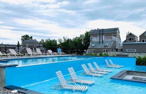 Beaupre Copropriété | Le Viola au Mont Ste-Anne, Parc aquatique INCLUS