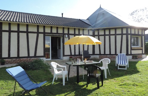 Eletot Cottage | LE VIVIER NORMAND. Gîte 2 étoiles label "Hébergement Pêche". Confort et calme