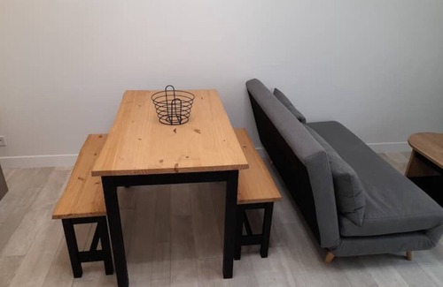 Tinqueux Appartement | LE WANDA JAUNE