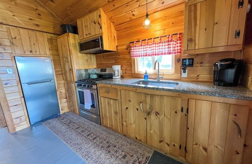 Rangeley Cabine | Lakefront Cabin w/ sauna: minutes to Saddleback skiing and snowmobile trails