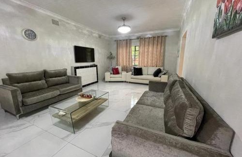 Linden Maison | Leafy home in the heart of Linden with Pool