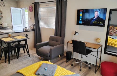 Welgemoed Appartement | Leafy Retreat Kenridge Trendy