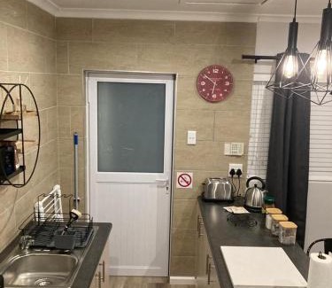 Welgemoed Appartement | Leafy Retreat Kenridge Trendy