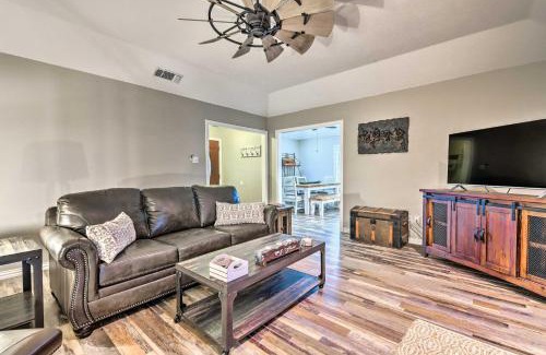 Granbury Maison | Leaping Toad Ranch about 9 Mi to Lake Granbury!