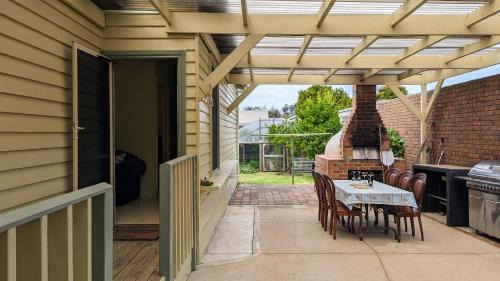 Queenscliff Maison | Learmonth Guesthouse - Queenscliff