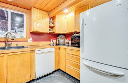 Leavenworth Cabine | Leavenworth Cabin w/ Deck, Hot Tub & Game Room!