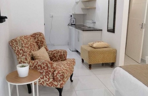 Polokwane Appartement | Ledimor Guesthouse offers a 4 star accommodation. A stone away from Kruger