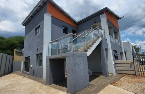 Polokwane Appartement | Ledimor Guesthouse offers a 4 star accommodation. A stone away from Kruger