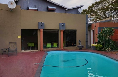 Polokwane Appartement | Ledimor Guesthouse offers a 4 star accommodation. A stone away from Kruger